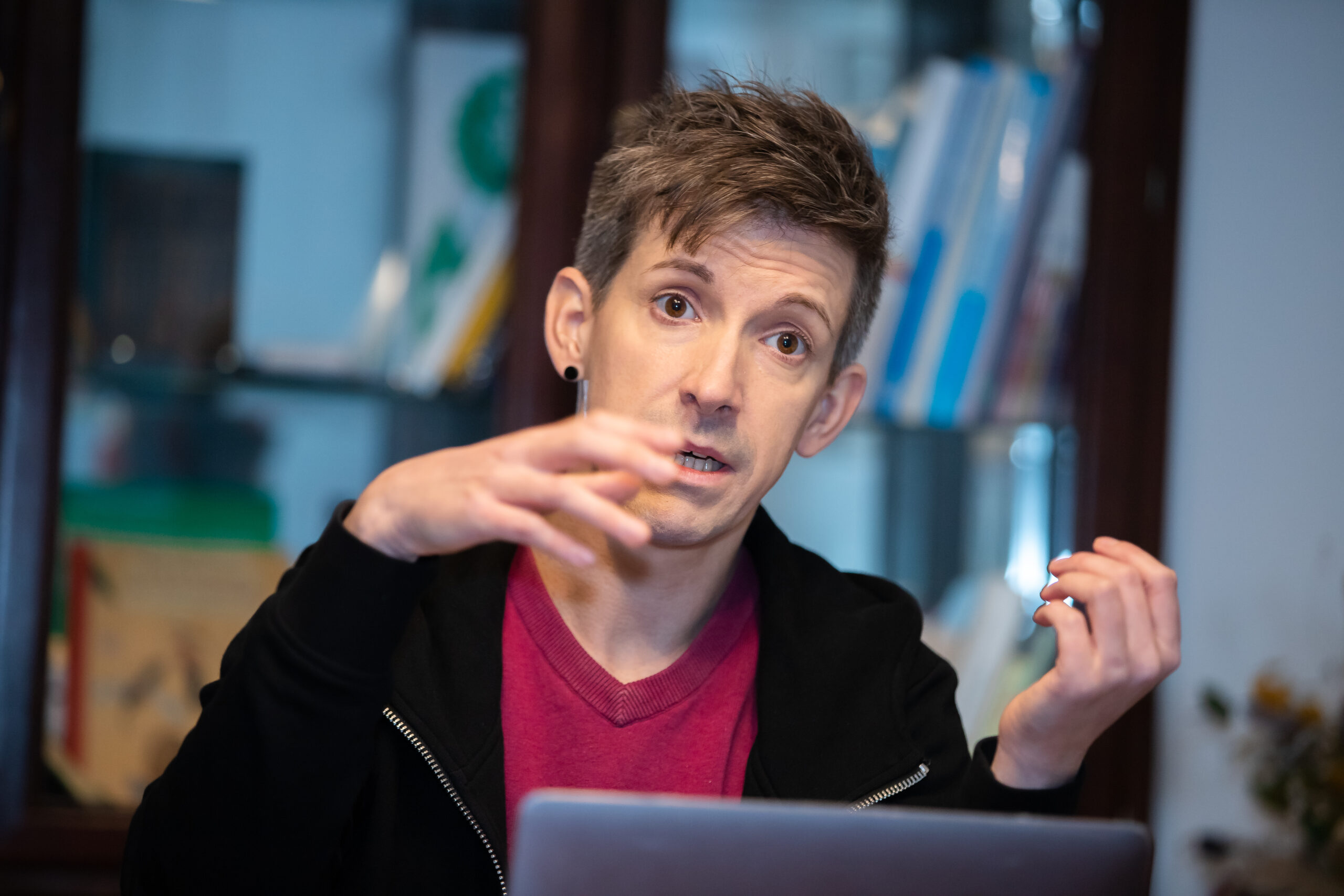 Mio Lindner Lerntherapeut im Online-Beratungsgespräch